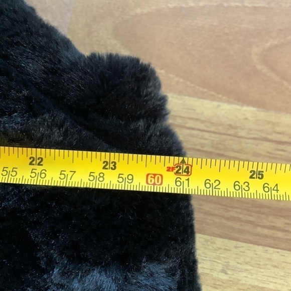 NICOLE Miller reversible quilted black faux fur vest - Picture 11 of 12